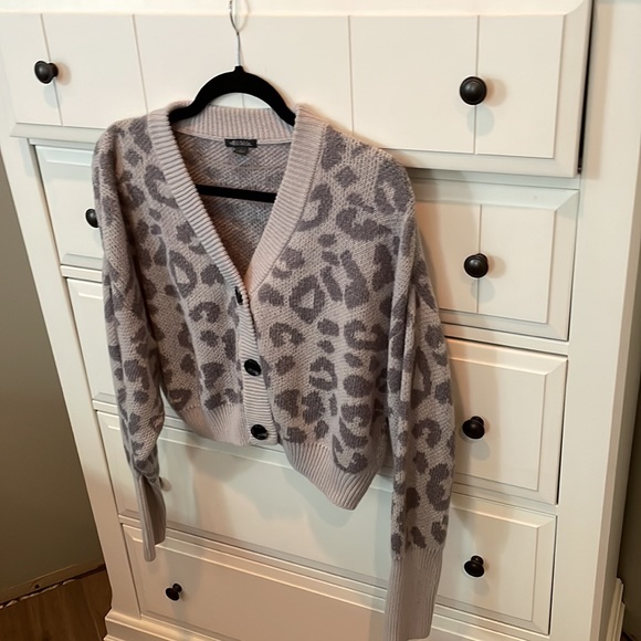 NWOT WILD FABLE SUPER SOFT RIBBED CARDIGAN in Light/Dark Gray, Size L - Picture 2 of 7